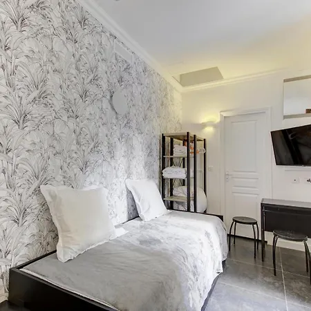 326 Biot - Superb In *